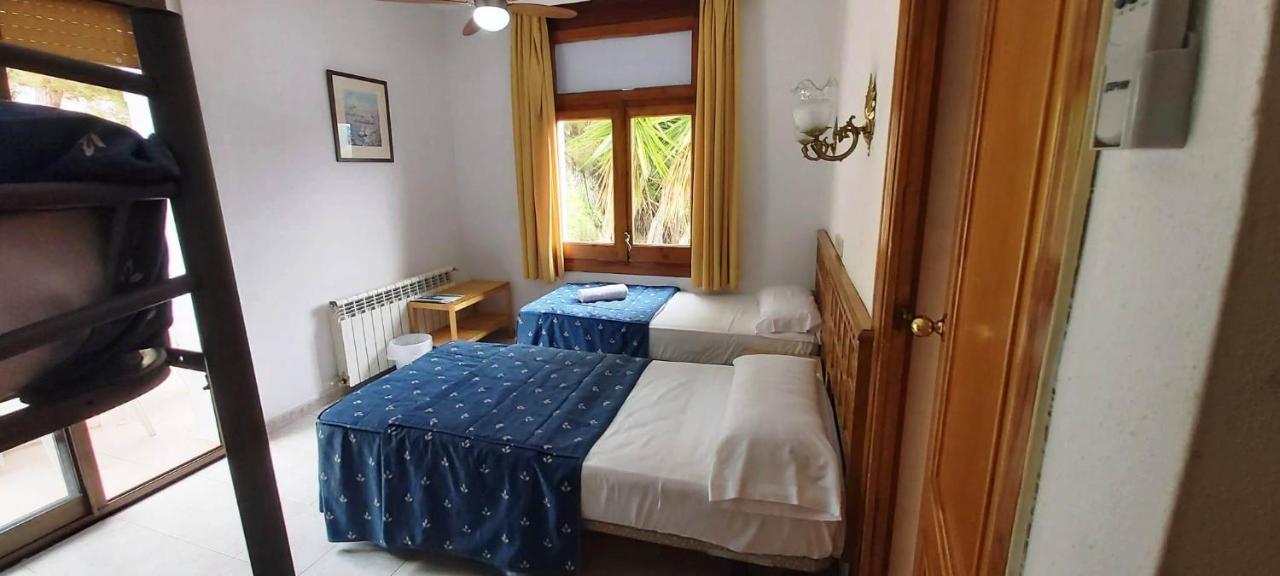 Family Room with Mountain View,1025132221:JPEG