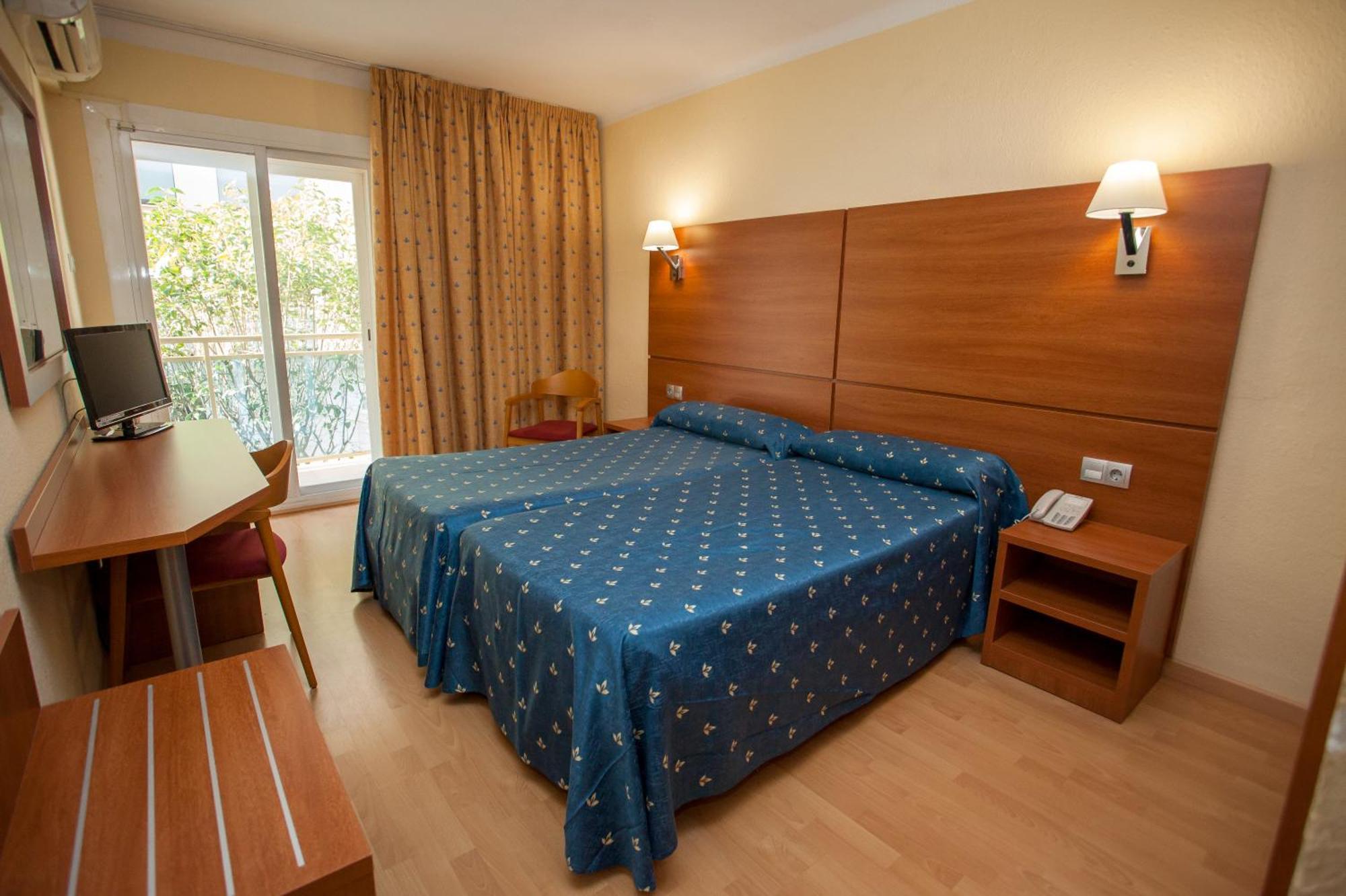 Twin Room,1356049826:JPEG