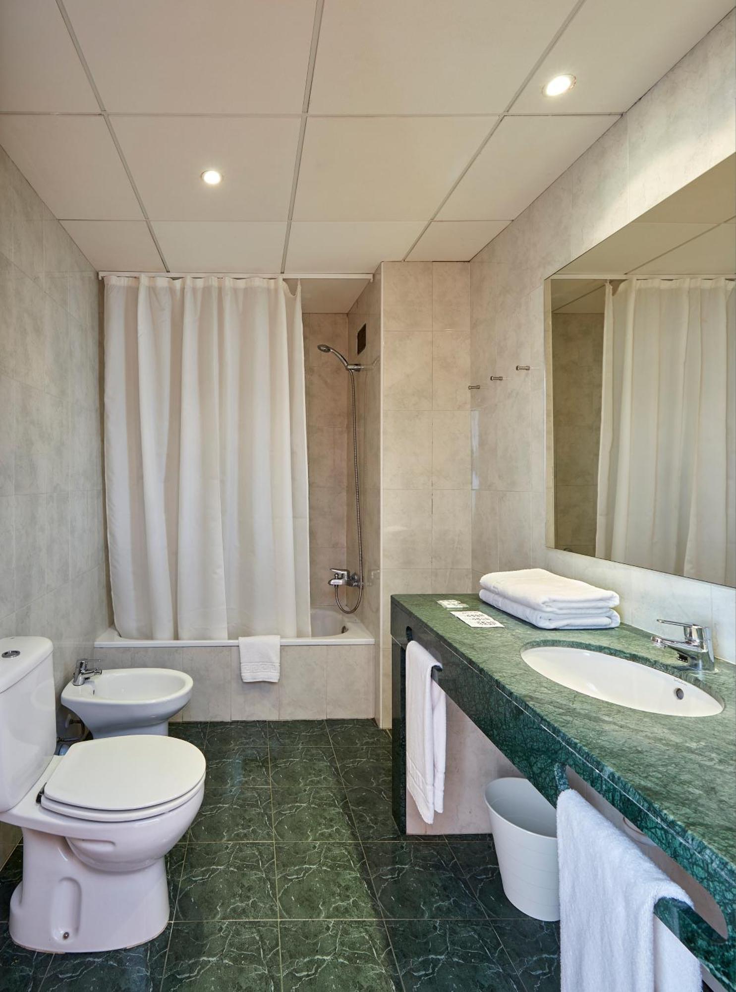 Standard Double or Twin Room,1273089451:JPEG