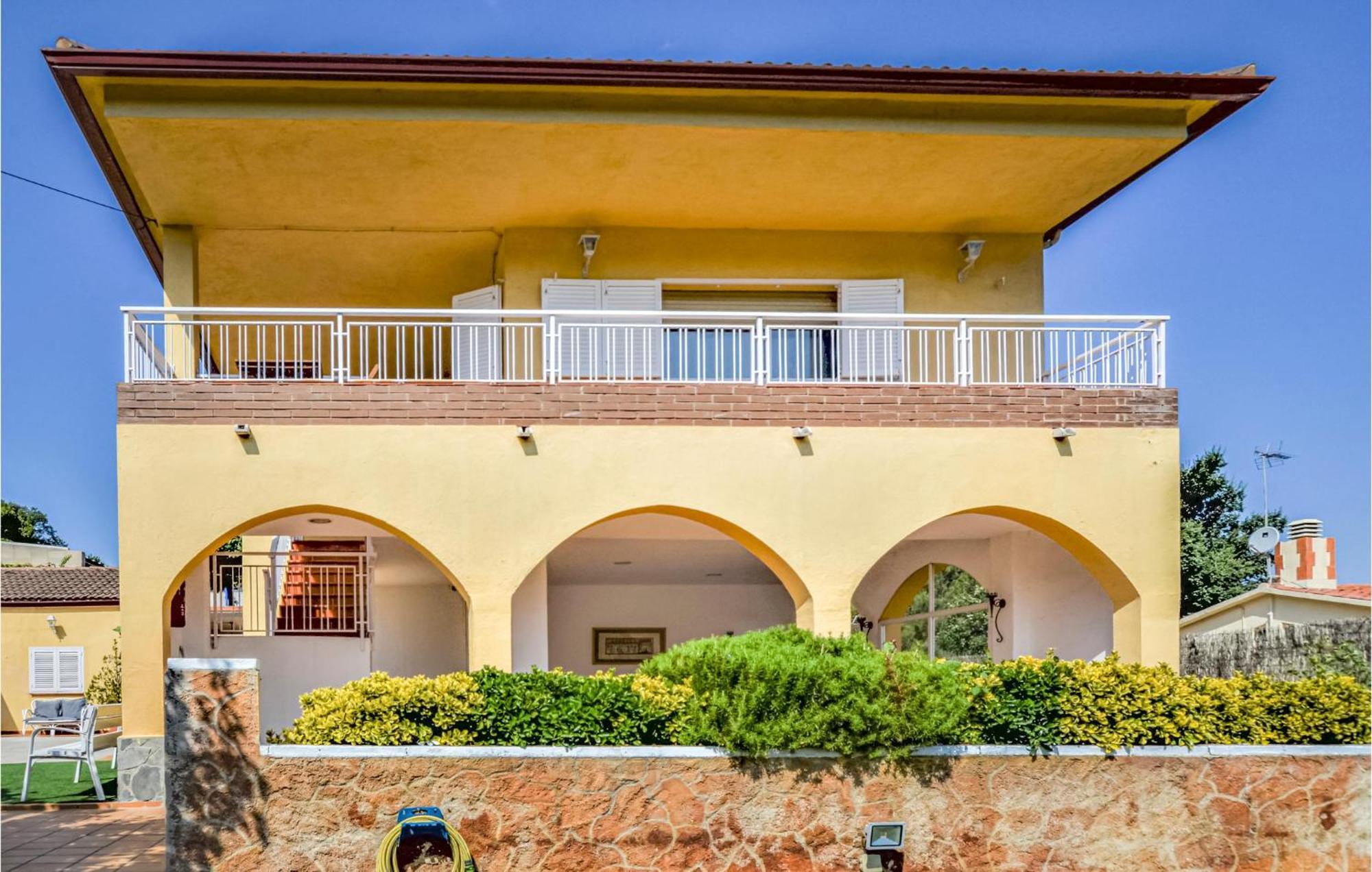 Four-Bedroom Holiday Home