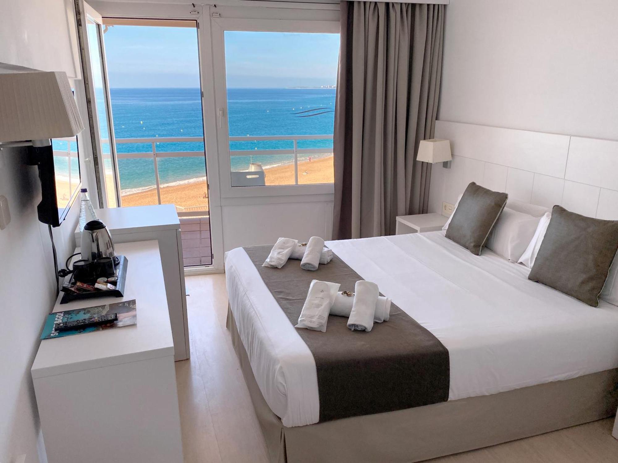 Double or Twin Room Partial Sea View,1586103734:JPEG