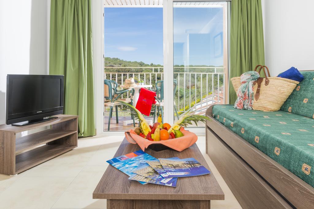 One-Bedroom Apartment Balcony 2