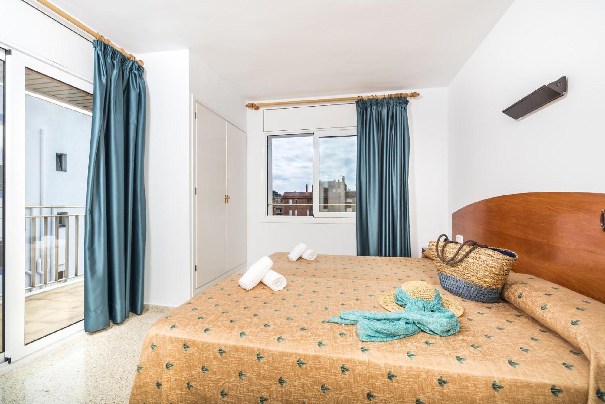 One-Bedroom Apartment Balcony 2