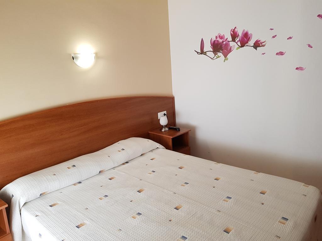 Economy Double Room,586881990:JPEG