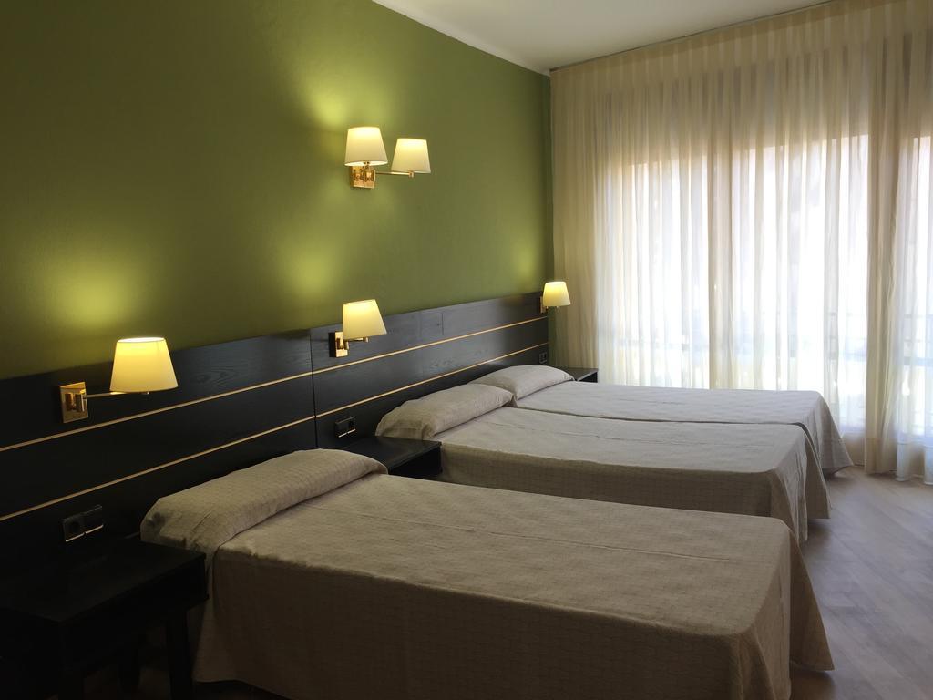 Triple Room,559796934:JPEG