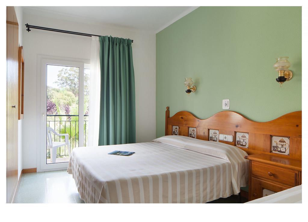 Triple Room,697172151:JPEG