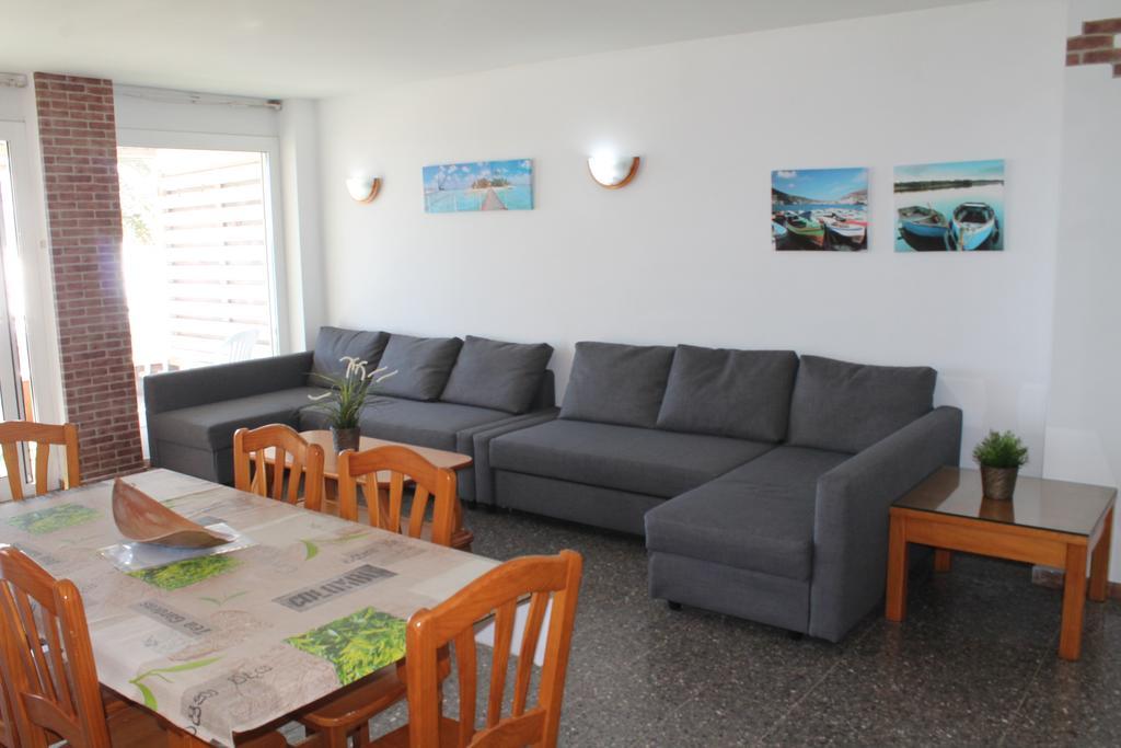 Four-Bedroom Apartment Sea View