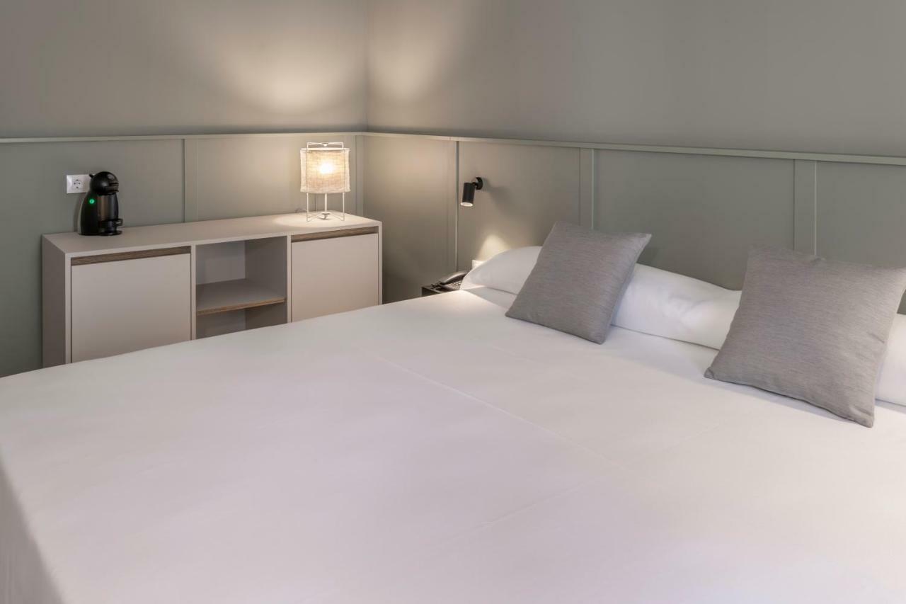 Doppel-/Zweibettzimmer mit Stadtblick