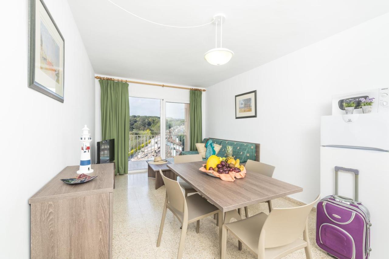 One-Bedroom Apartment Balcony 2