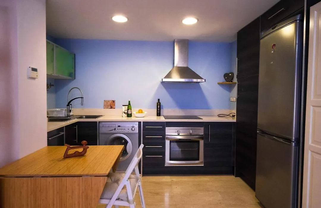 Two Bedroom Stylish Studio, 5 Minutes Walk From The Beach-1