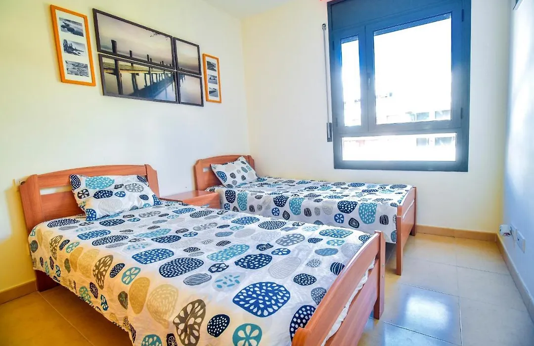 Apartamento De 3 Dormitorios Equipado Fenals-1
