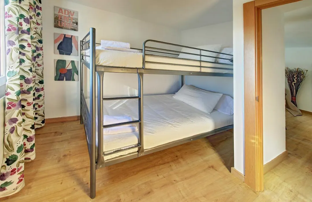 Apartament Pau Casals, 2 Min Walk From The Sea & Sea View-1