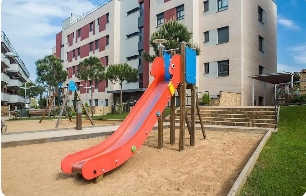 Precioso Piso Cerca De Playa Fenals Con 2 Piscinas Y Terraza-1