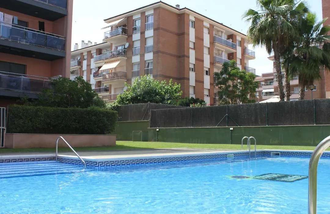 Fantastic 3 Bedroom Apartment, 300M To The Sea-1