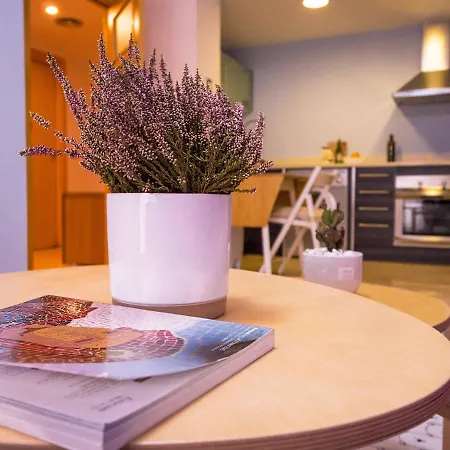 Two Bedroom Stylish Studio, 5 Minutes Walk From The Beach-3