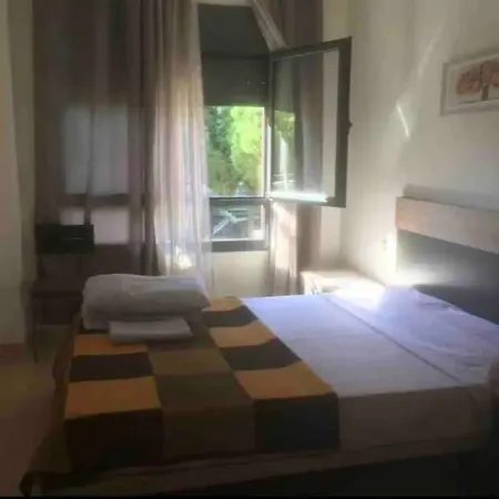 Precioso Piso Cerca De Playa Fenals Con 2 Piscinas Y Terraza-2